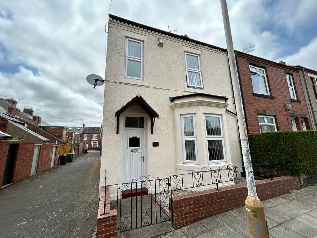 3 bed terraced house for sale in Queen Victoria Street, Pelaw