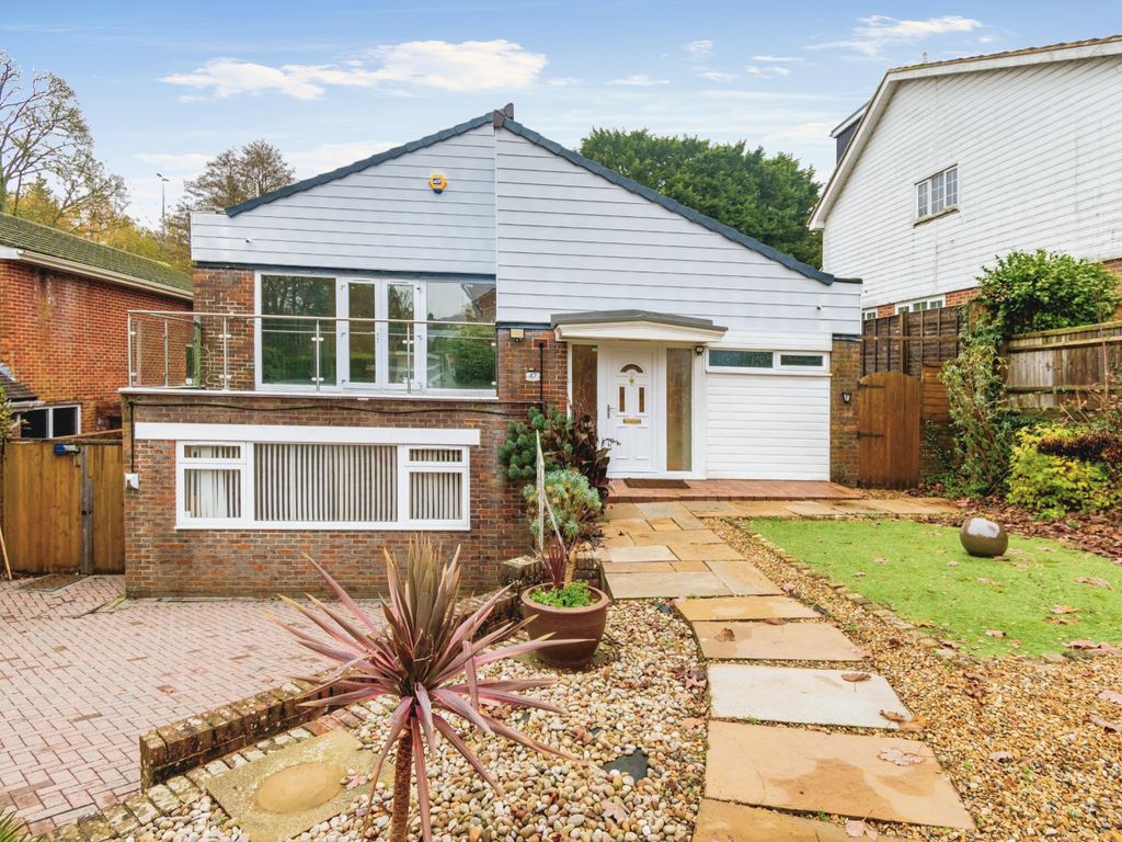 5 bed detached house for sale in Lingwood Close, Bassett, Southampton