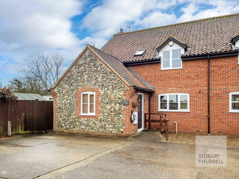 3 bed semidetached house for sale in Spinners Cottage, Honing Row