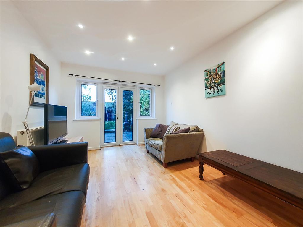 3 bed property to rent in All Saints Road, London SW19 Zoopla