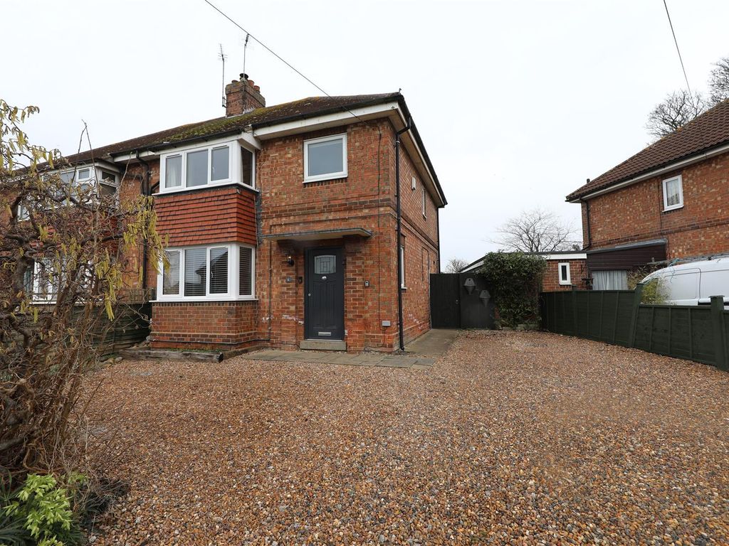 3 bed semidetached house for sale in Chestnut Grove, Sproatley, Hull
