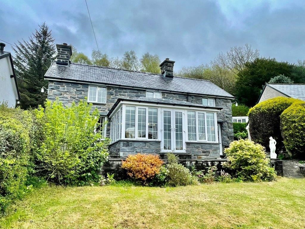 3 bed detached house for sale in Aberangell, Machynlleth, Powys SY20, £320,000 Zoopla