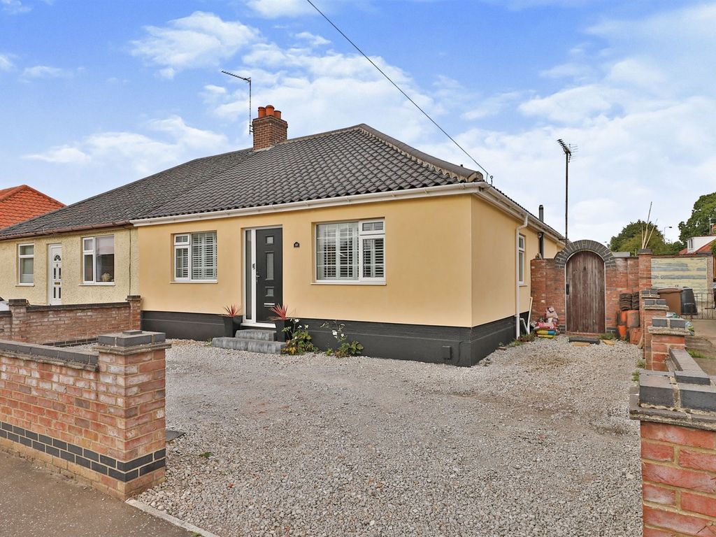 4 bed bungalow for sale in Allens Lane, Sprowston, Norwich NR7 Zoopla