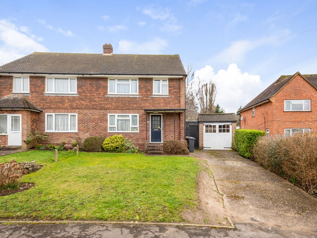3 bed semidetached house for sale in Norwood Road, Effingham
