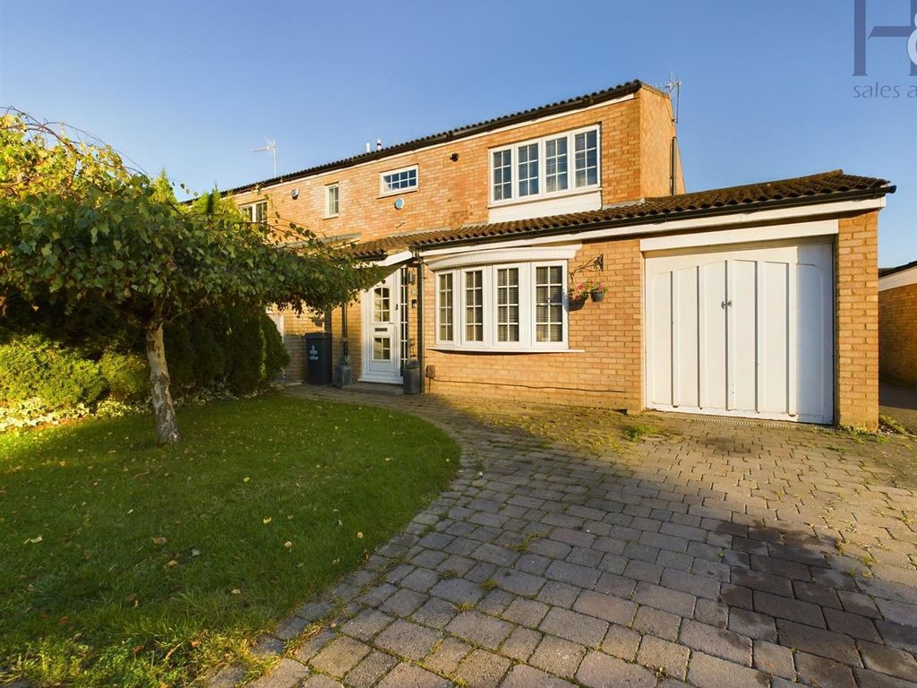 3 bed semidetached house for sale in Kessingland Avenue, Stevenage SG1