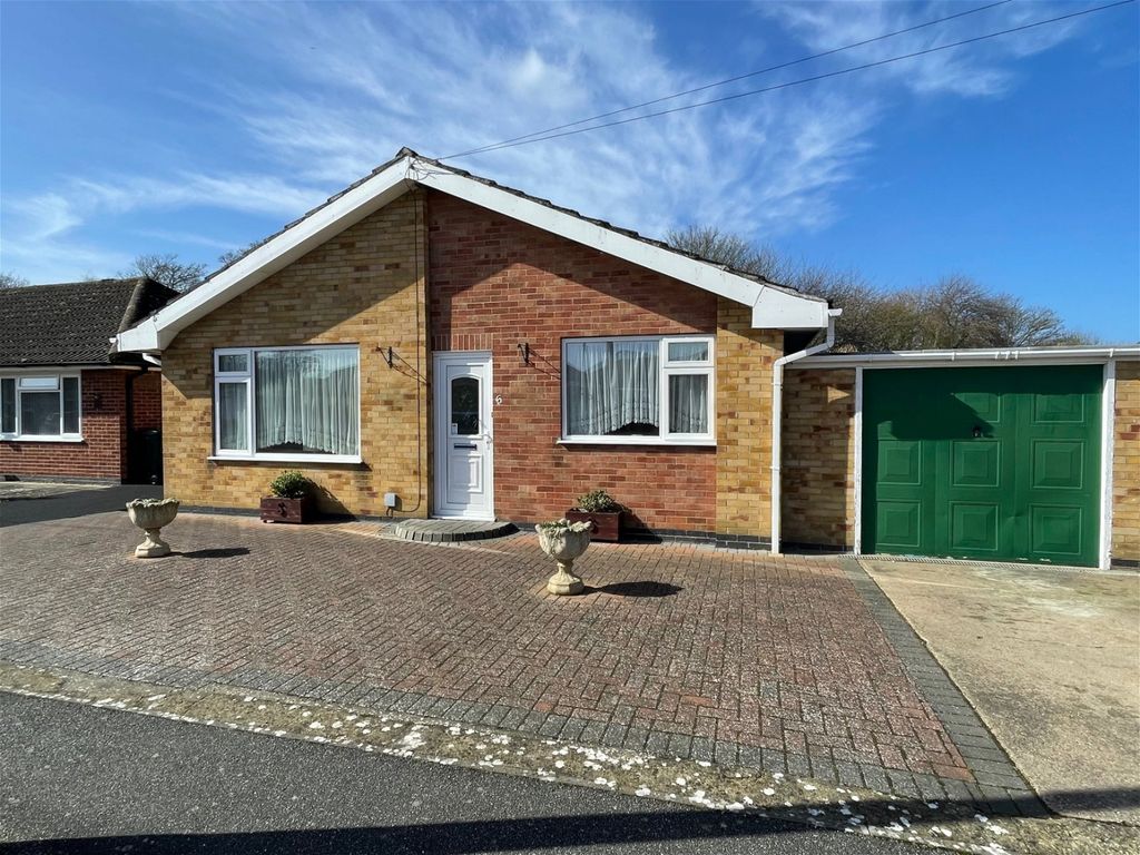 3 bed bungalow for sale in Kingsthorpe Crescent, Skegness PE25 Zoopla