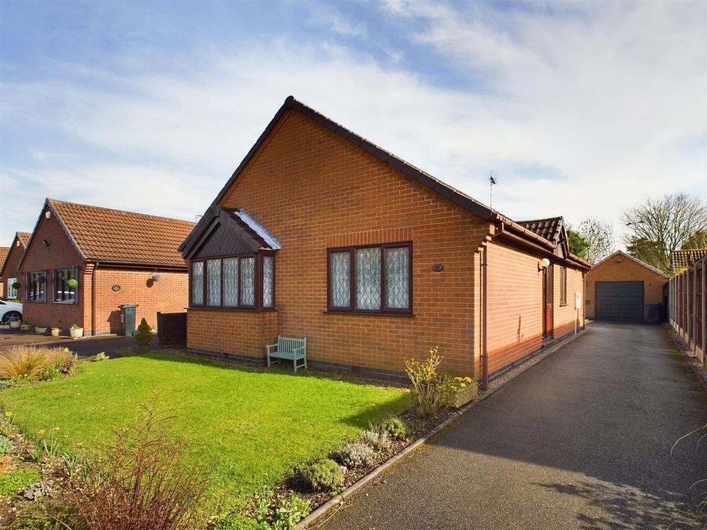 3 bed detached bungalow for sale in Harrington Close, Gedling