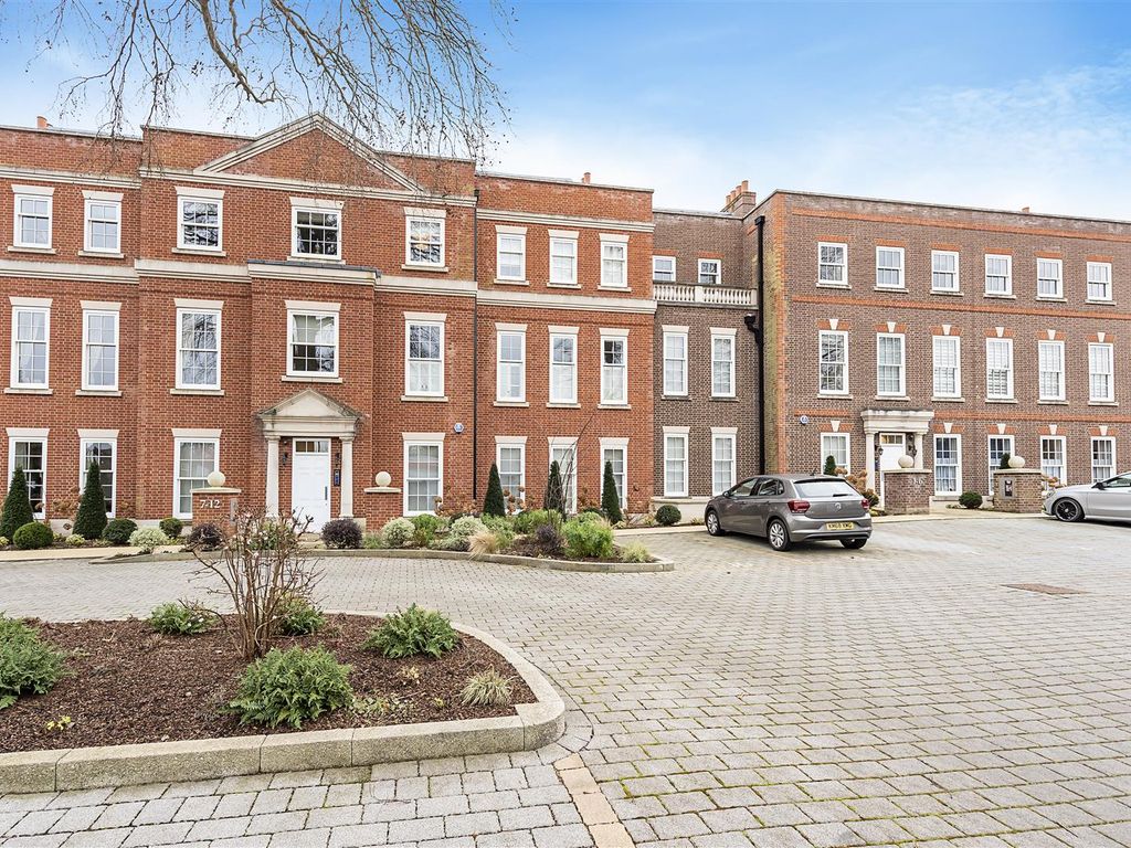 3 bed flat for sale in Townsend Lane, Harpenden AL5 Zoopla