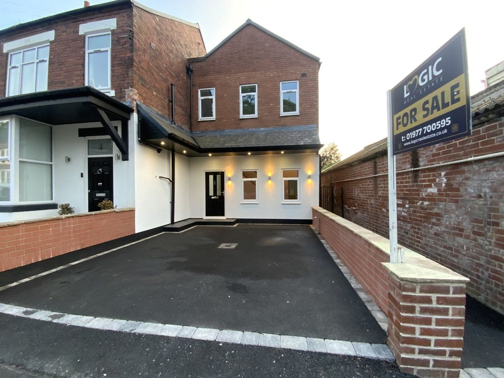 3 bed semidetached house for sale in Mill Hill Road, Pontefract, West