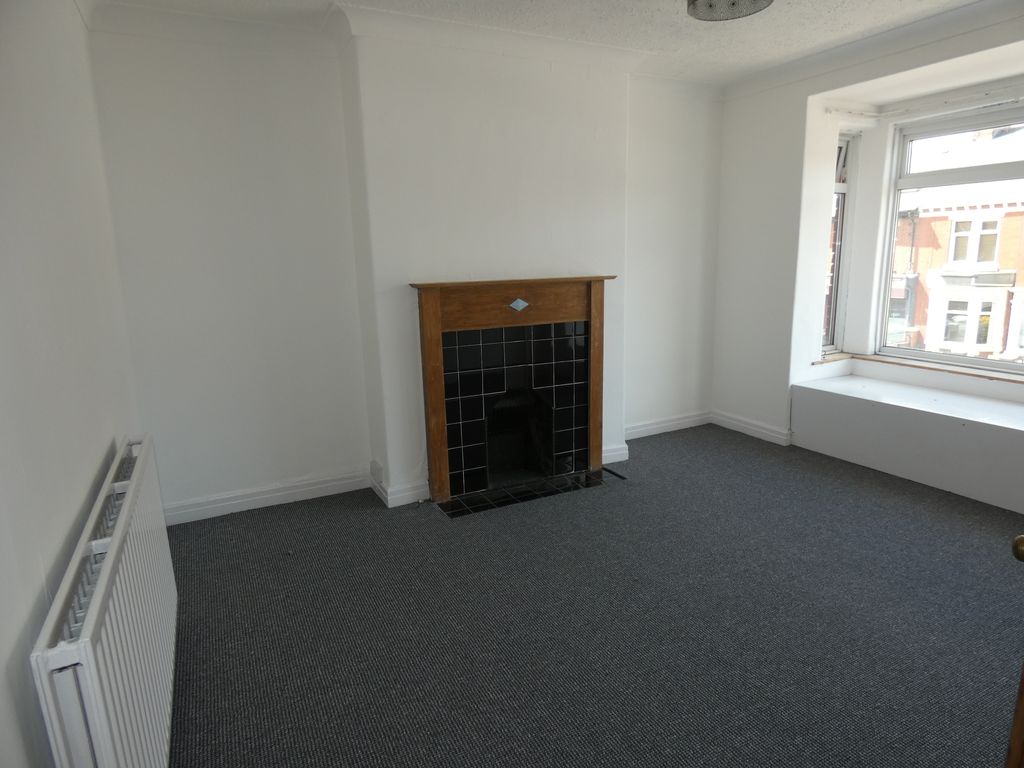 2 bed flat to rent in Biddlestone Road, Heaton, Newcastle Upon Tyne NE6