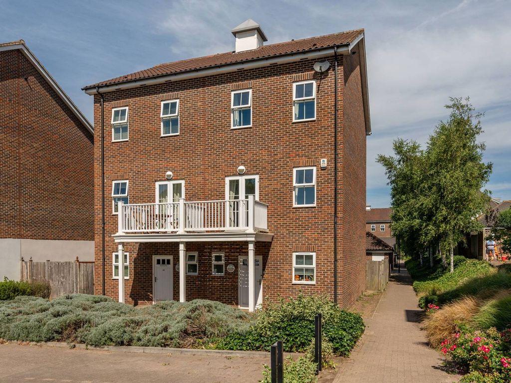 4 bed semidetached house for sale in Beaumont Drive, New Malden