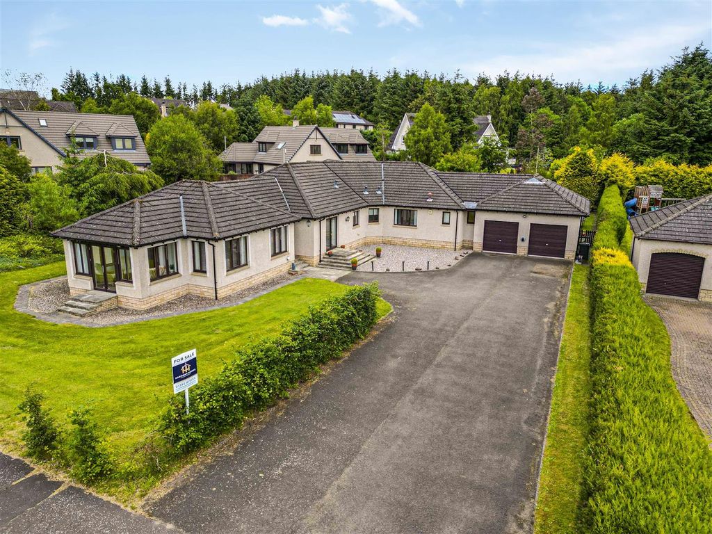 5 bed detached bungalow for sale in Piperdam Drive, Fowlis, Dundee DD2