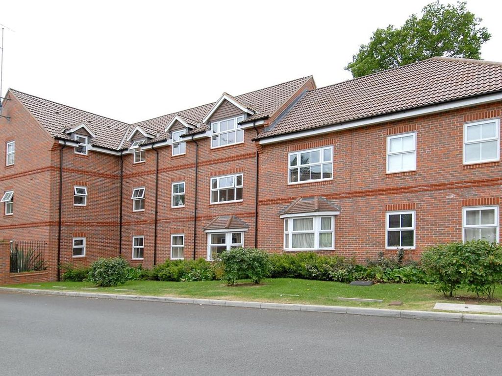 2 bed flat to rent in Talavera Close, Crowthorne RG45 Zoopla