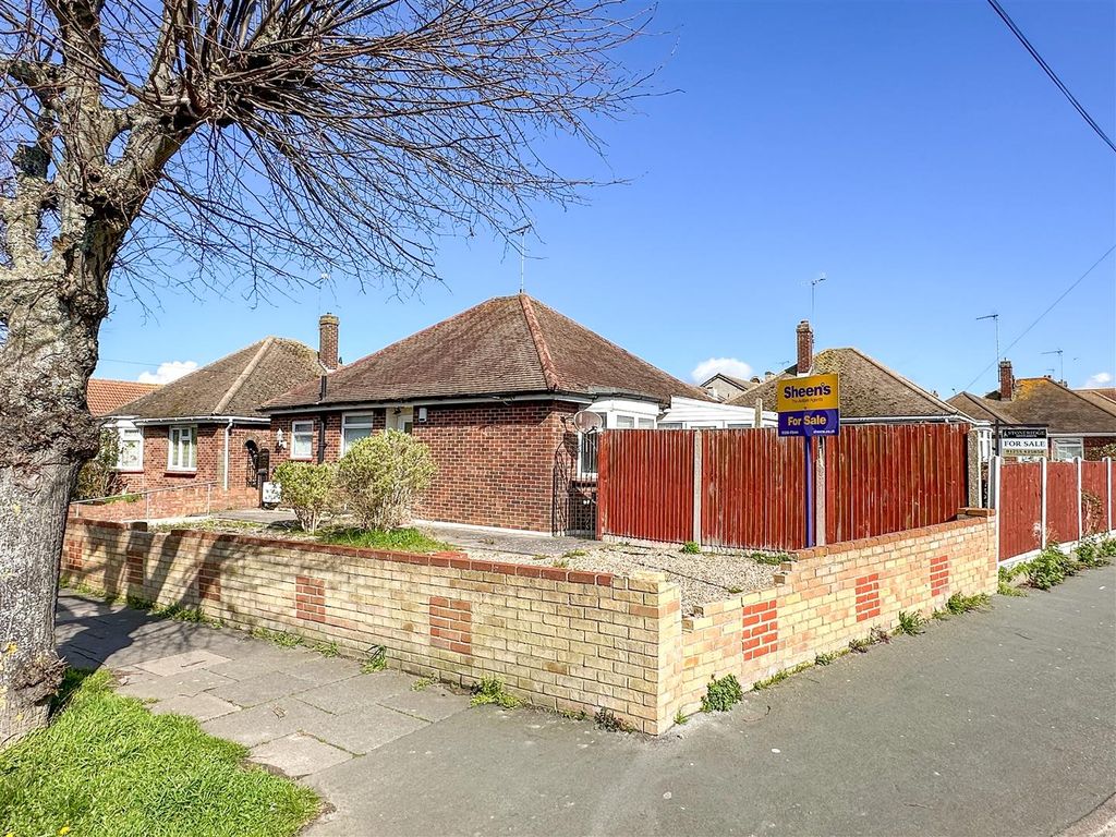 2 bed detached bungalow for sale in Jameson Road, ClactonOnSea CO15