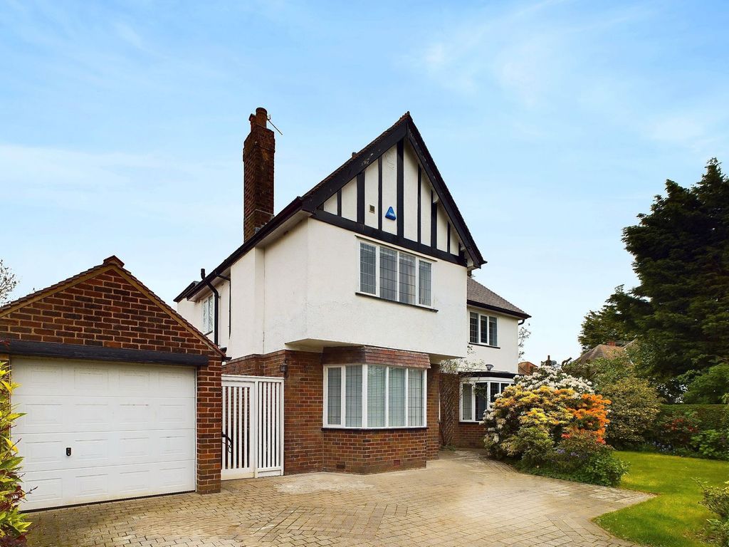 5 bed detached house for sale in Oakwood Drive, Fulwood PR2, £580,000