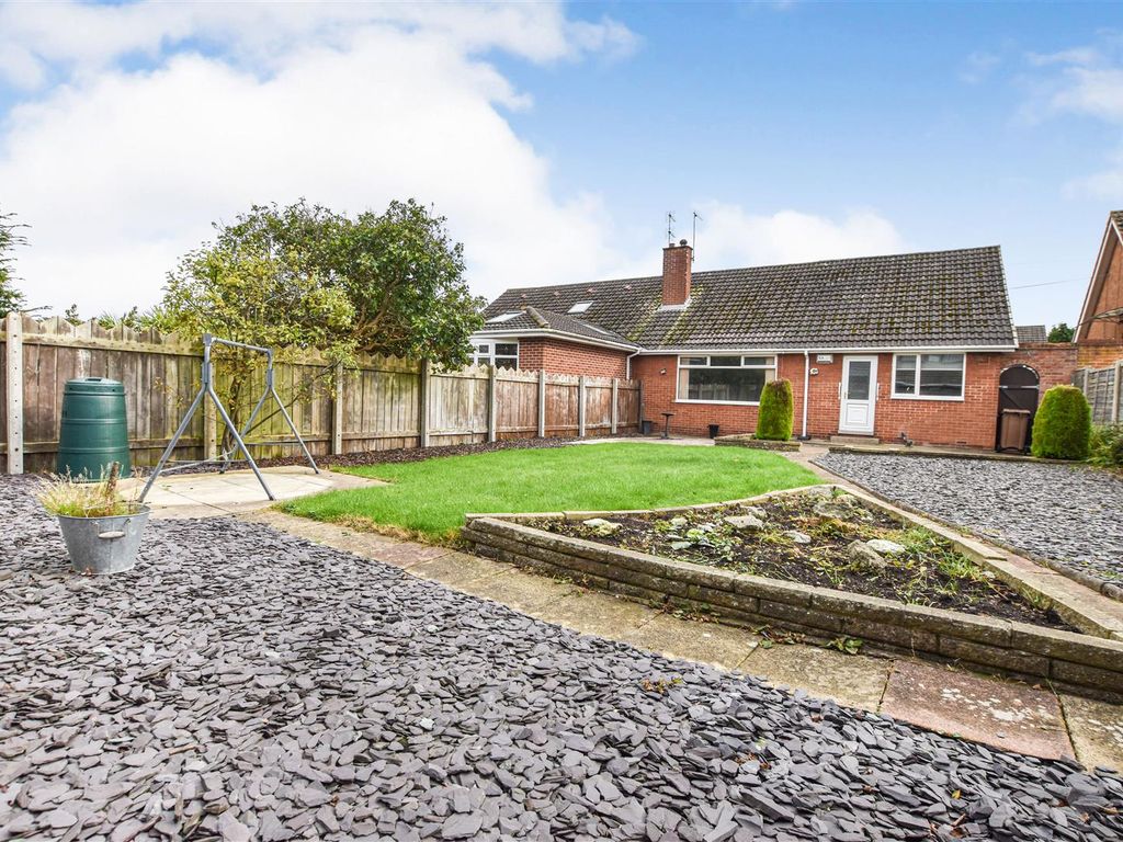 2 bed semidetached bungalow for sale in White Walk, Kirk Ella, Hull