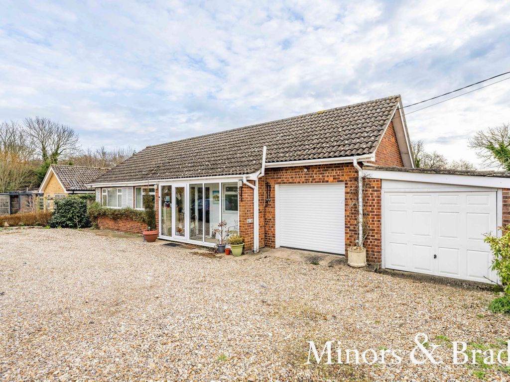3 bed detached bungalow for sale in Fakenham Road, East Bilney, Dereham