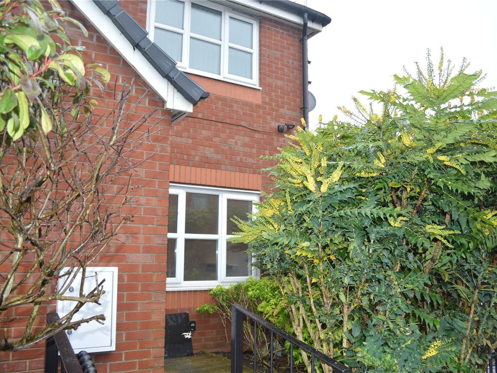 2 bed flat to rent in Liverpool Road, Platt Bridge, Wigan, Greater