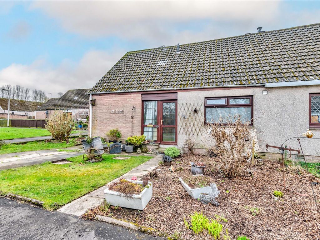 3 bed semidetached house for sale in Slade Gardens, Kinnordy
