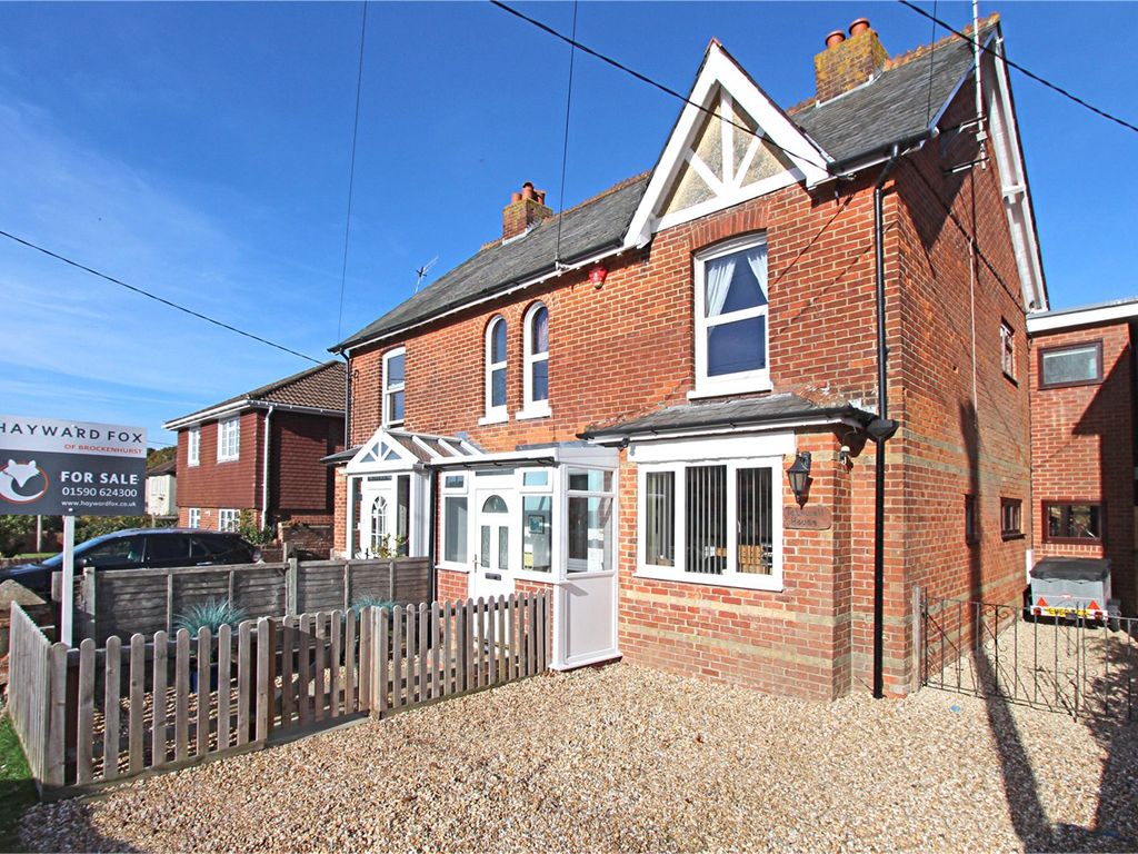 4 bed semidetached house for sale in Avenue Road, Brockenhurst