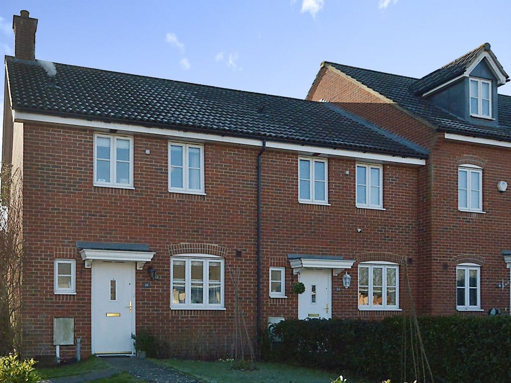 3 bed end terrace house for sale in Falcon Drive, Old Stratford, Milton