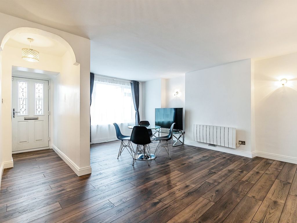 2 bed flat for sale in West Parade, BexhillOnSea TN39 Zoopla