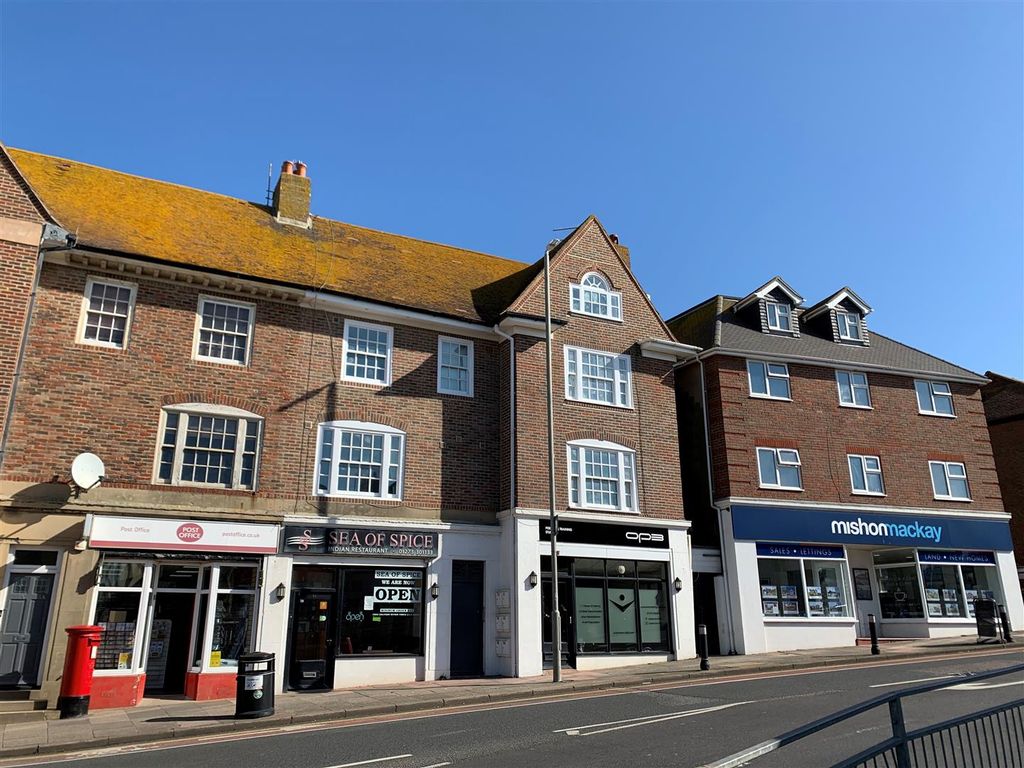2 bed to rent in Marine Drive, Rottingdean, Brighton BN2