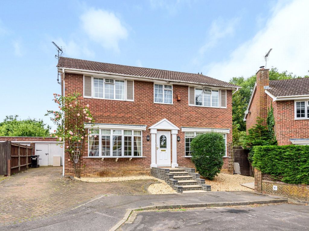 4 bed detached house for sale in Welbeck Close, Farnborough, Hampshire
