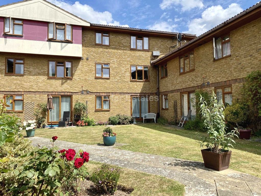 1 bed flat for sale in Allington Court, Outwood Common Road CM11, £