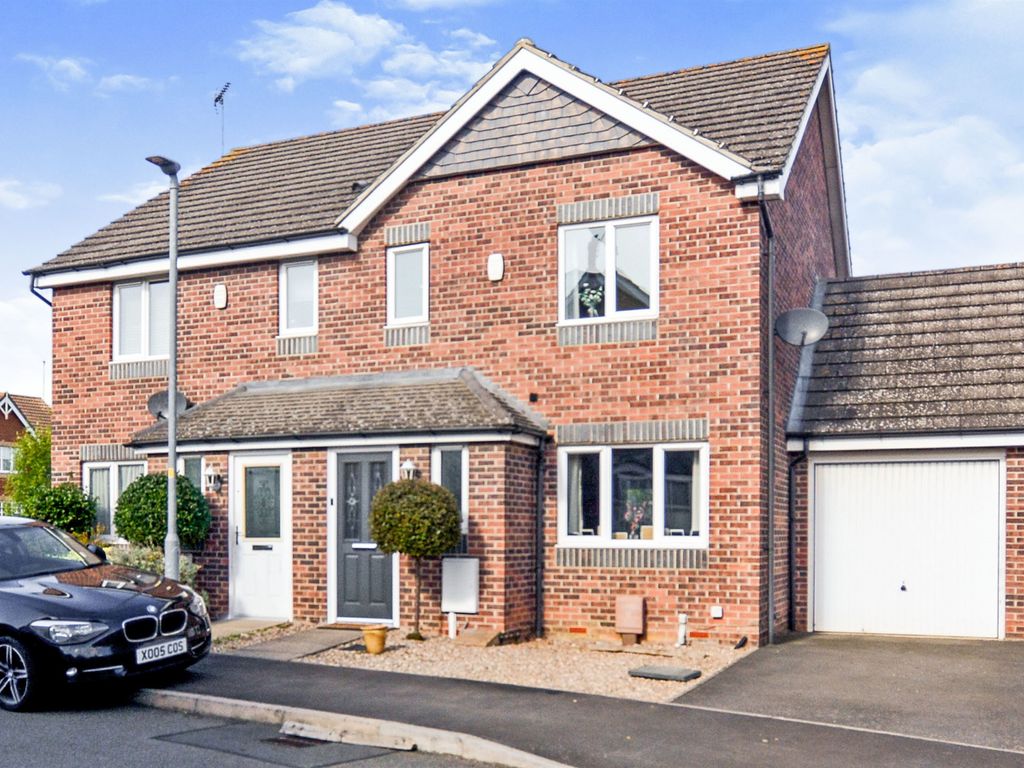 3 bed semidetached house for sale in Goodwin Close, Wellingborough NN8