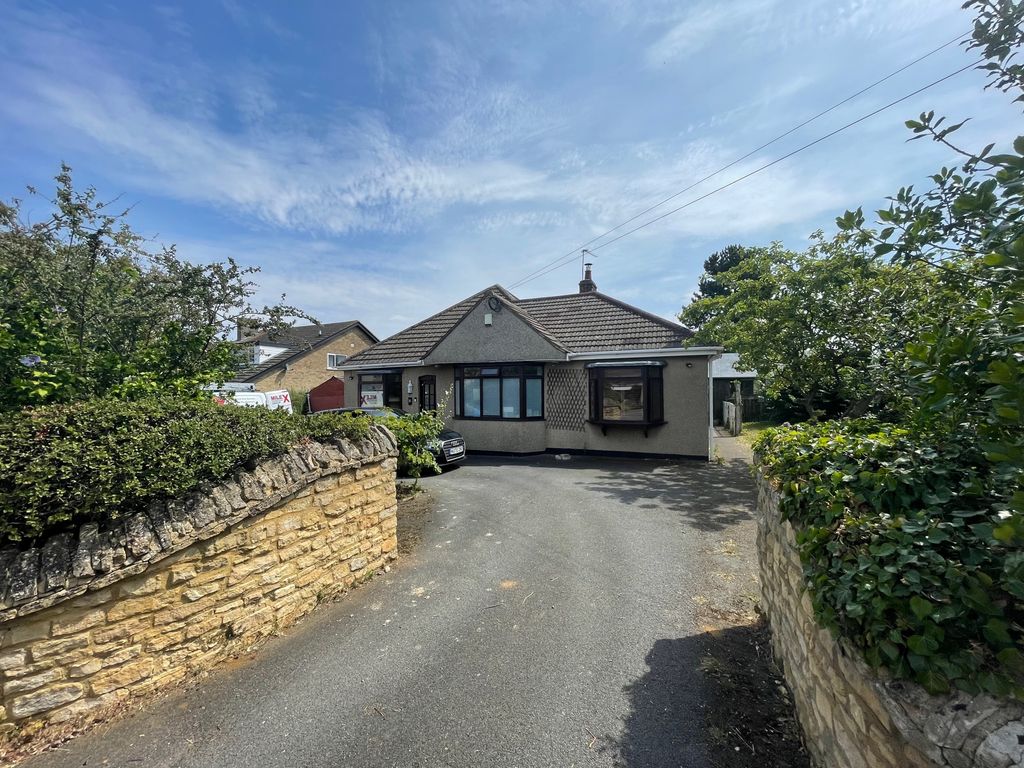 4 bed detached bungalow for sale in The Warren, Hardingstone