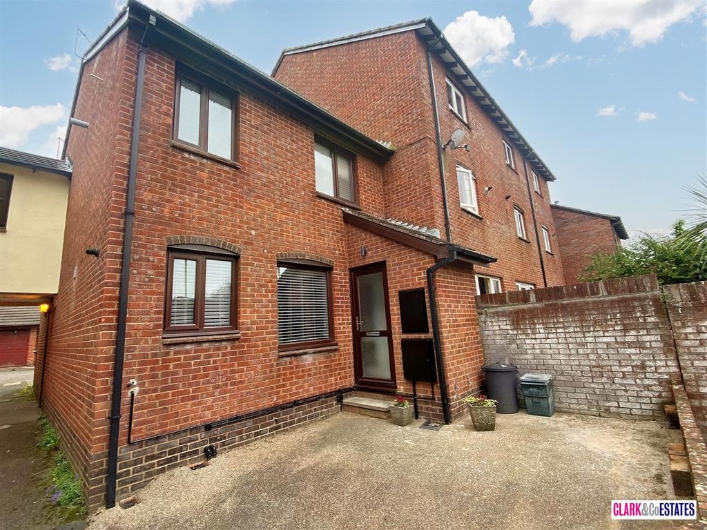 2 bed property for sale in Nurseries Close, Topsham, Exeter EX3, £