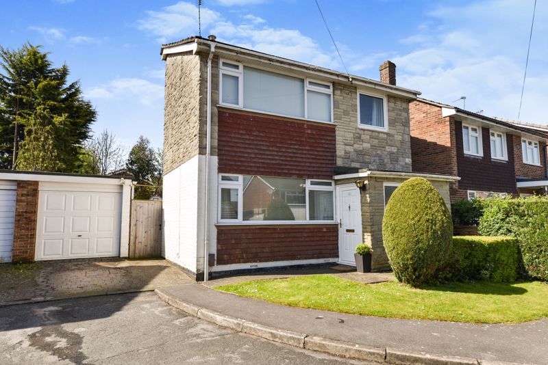 3 bed detached house for sale in Orchard Grove, Cowplain, Waterlooville