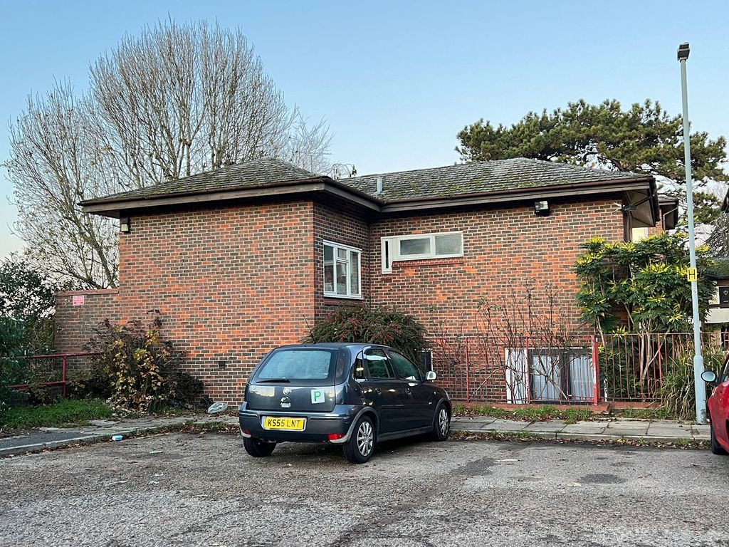 4 bed flat for sale in Sutherland Place, Luton LU1, £235,000 Zoopla