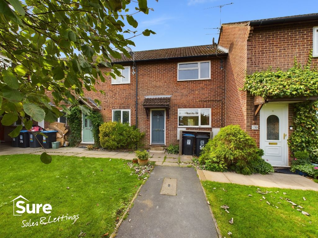 2 bed terraced house to rent in Austins Mead, Bovingdon, Hemel Hempstead, Hertfordshire HP3, £