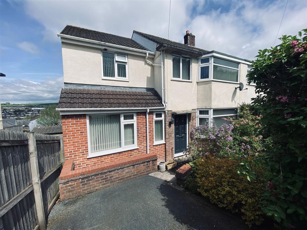4 bed semidetached house for sale in Merafield Drive, Plympton
