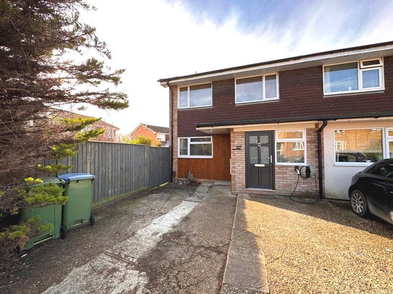 4 bed semidetached house for sale in Hornby Close, Warsash