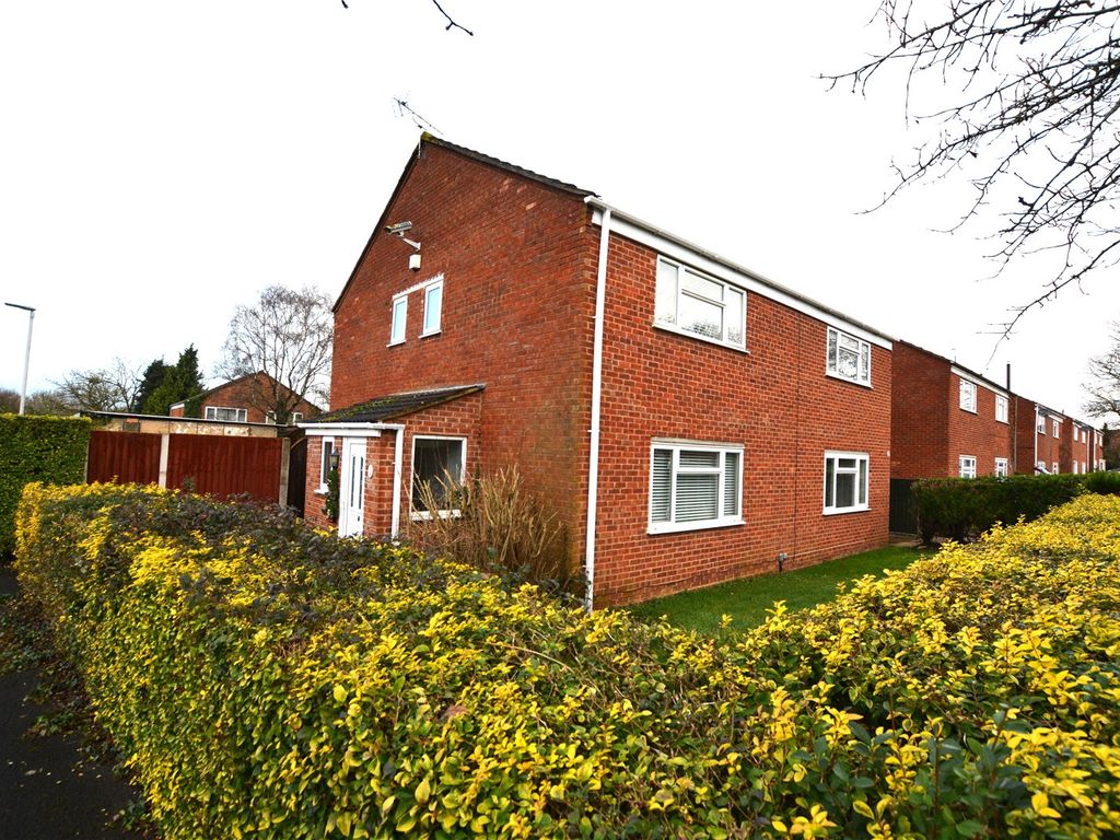 3 bed semidetached house for sale in Chiltern Road, Quedgeley