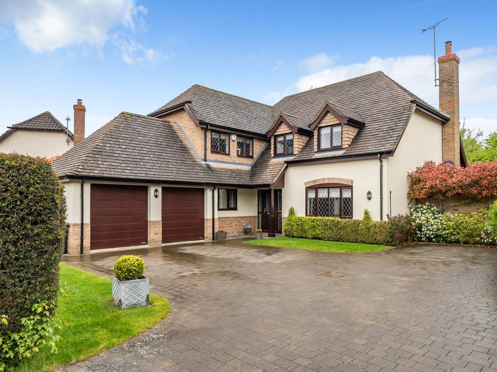 5 bed detached house for sale in Lavenham Drive, Biddenham MK40, £935,000 Zoopla