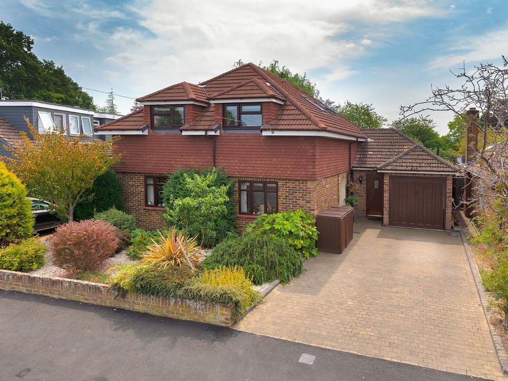 4 bed detached house for sale in Brookmead, Hildenborough, Tonbridge