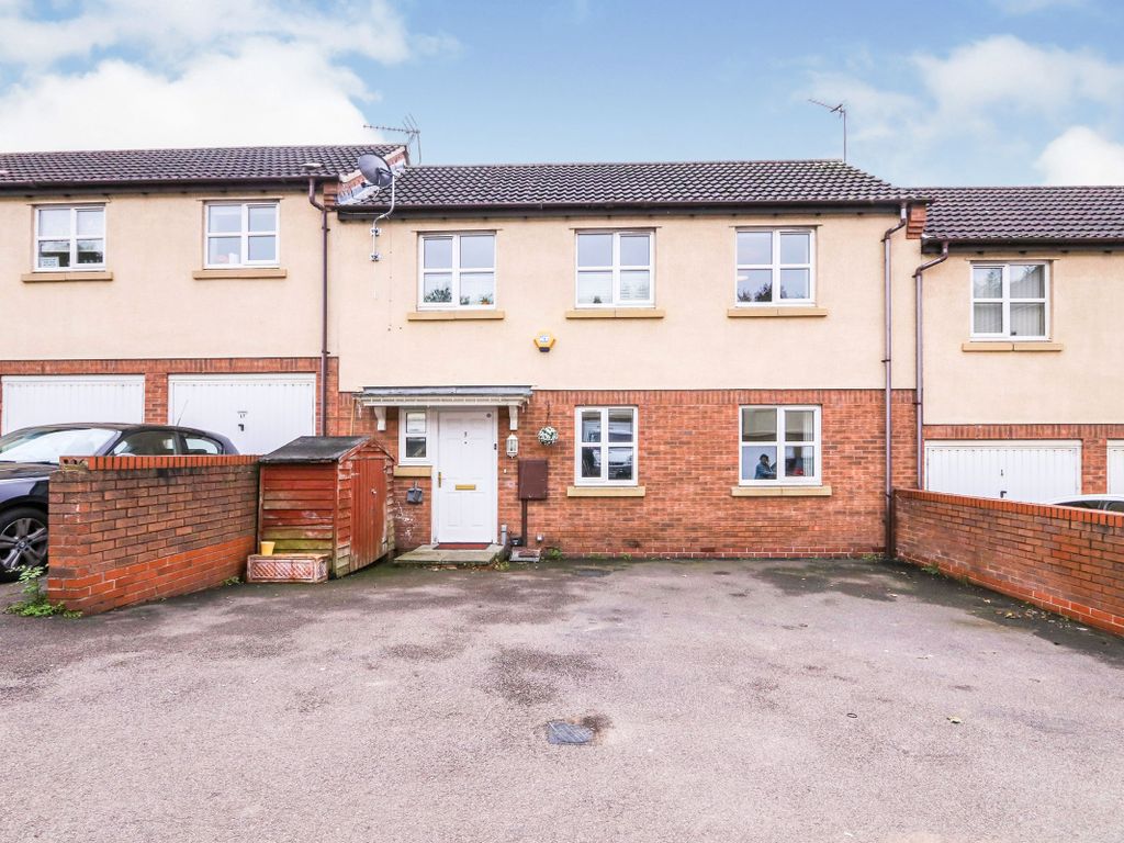 3 bed terraced house for sale in Bates Close, Loughborough