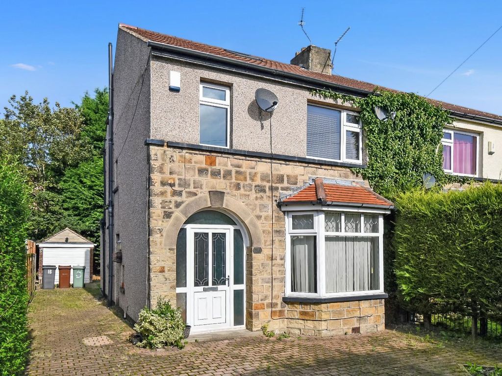 4 bed semidetached house for sale in Fieldhead Road, Guiseley, Leeds