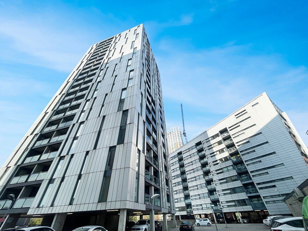 1 bed flat to rent in Millennium Tower, 250 The Quays, Salford Quays