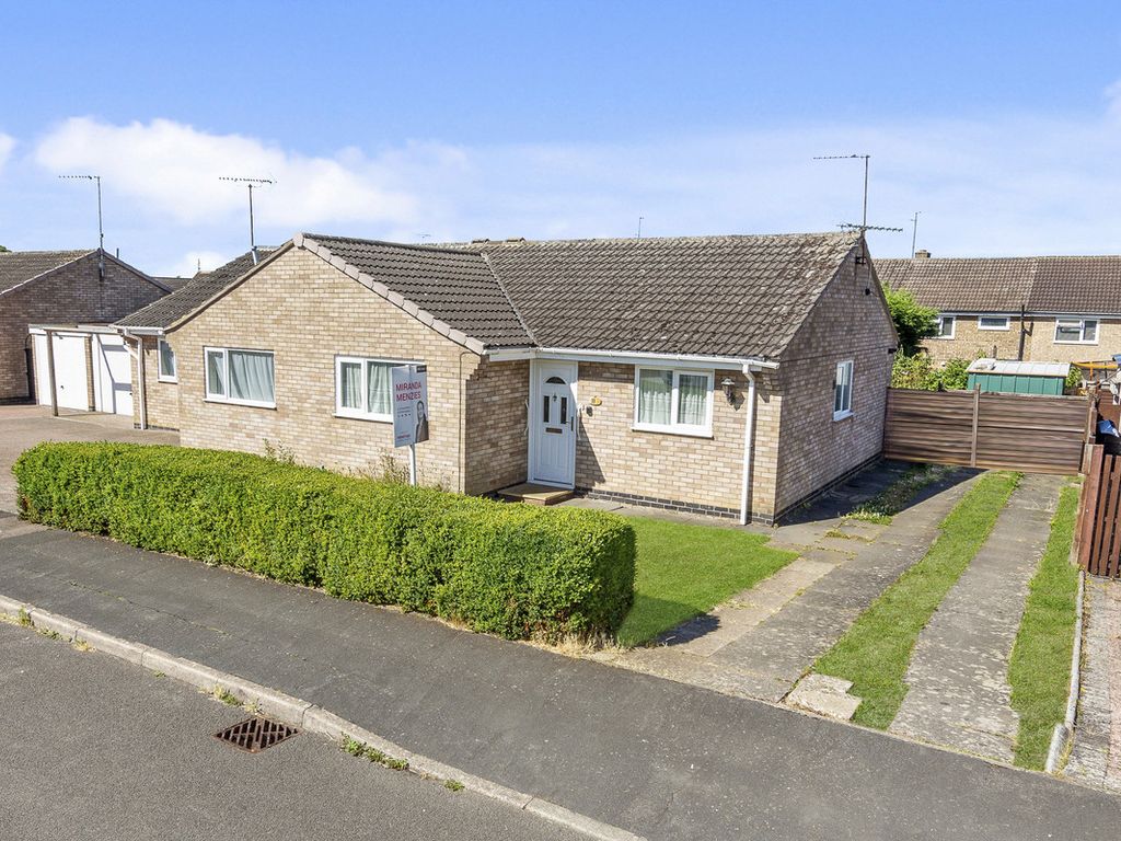 2 bed semidetached bungalow for sale in Gleneagles Close, Northants