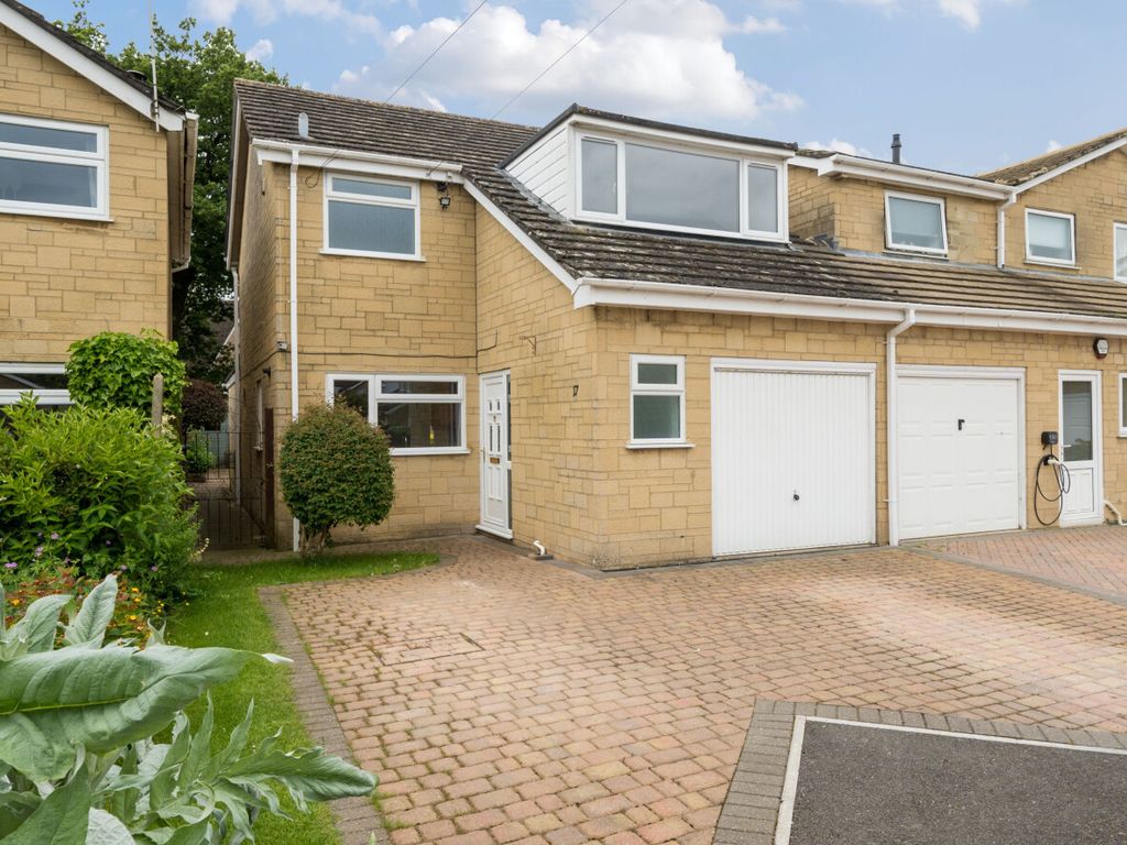 3 bed link detached house for sale in Woodbridge Close, Aston, Bampton