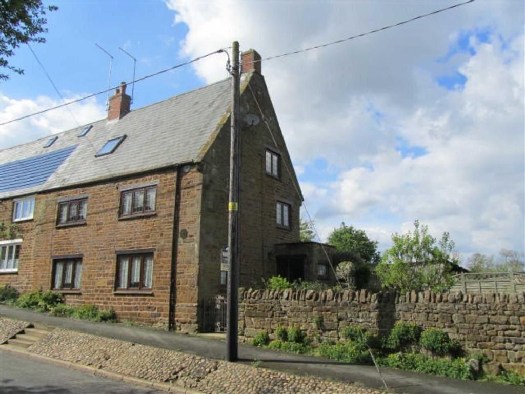 4 bed end terrace house to rent in Scrivens Hill, Woodford Halse NN11