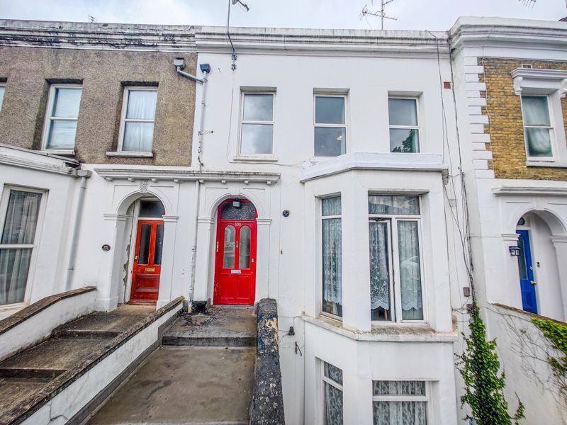 2 bed flat to rent in Burrage Road, Woolwich, London SE18, £1,500 pcm