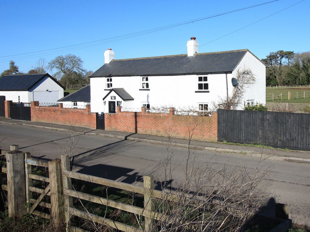 3 bed cottage for sale in Turnpike Road, Blunsdon, Nr. Swindon SN26