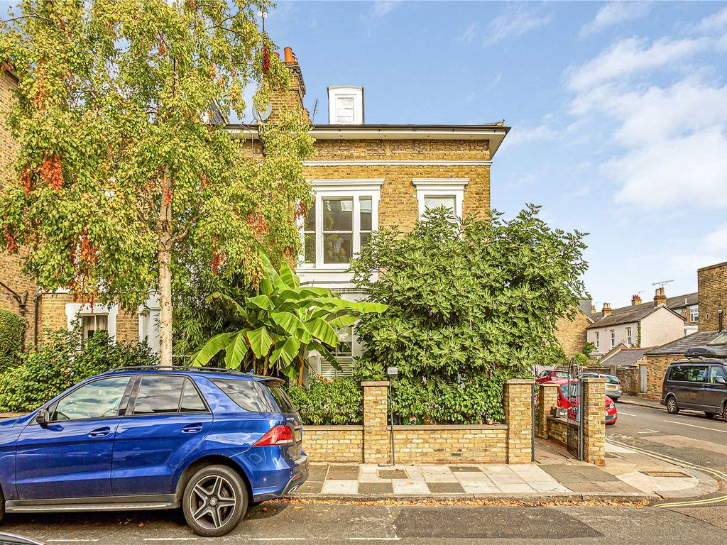 2 bed flat for sale in Cleveland Road, London SW13, £750,000 Zoopla