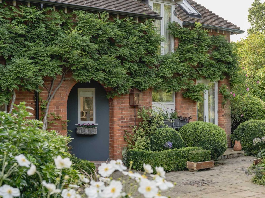 Parking/garage for sale in Silverbirches Lane, Aspley Heath MK17, £